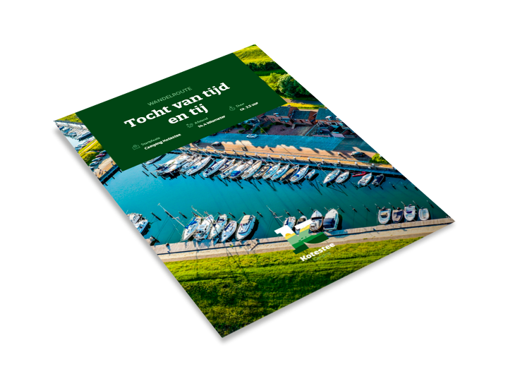 Route Tocht van tijd en tij met luchtfoto van een jachthaven