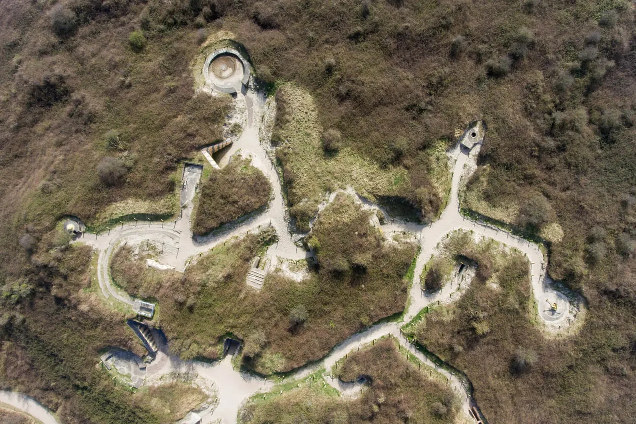 Bunkerroute in de duinen bij Ouddorp gezien vanuit de lucht