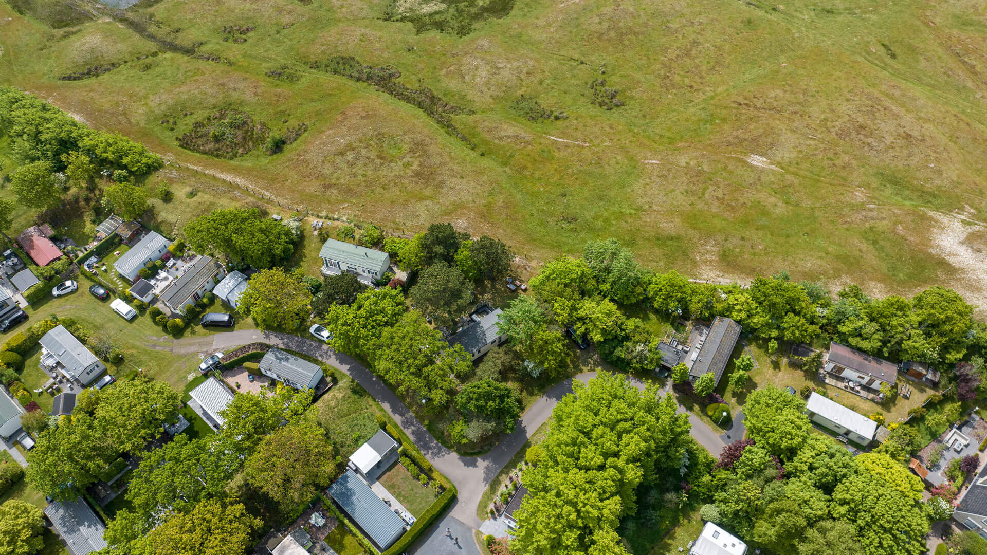 Luchtfoto van camping Kotestee naast de Westduinen in Ouddorp