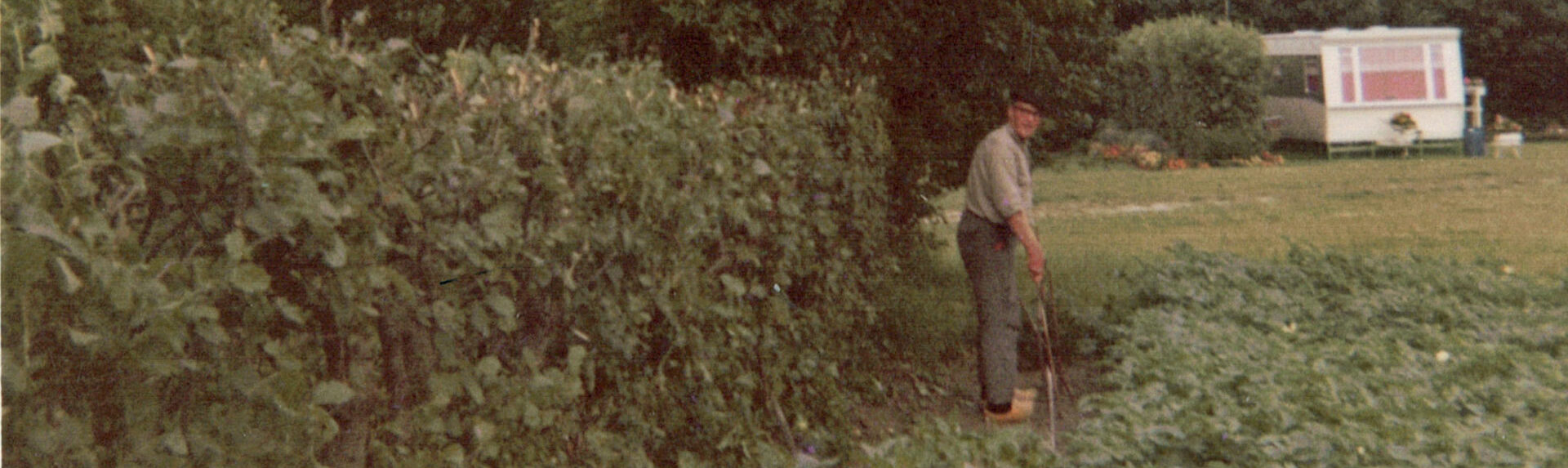 Historische foto van Dirk Verhage op het terrein van camping Kotestee in Ouddorp