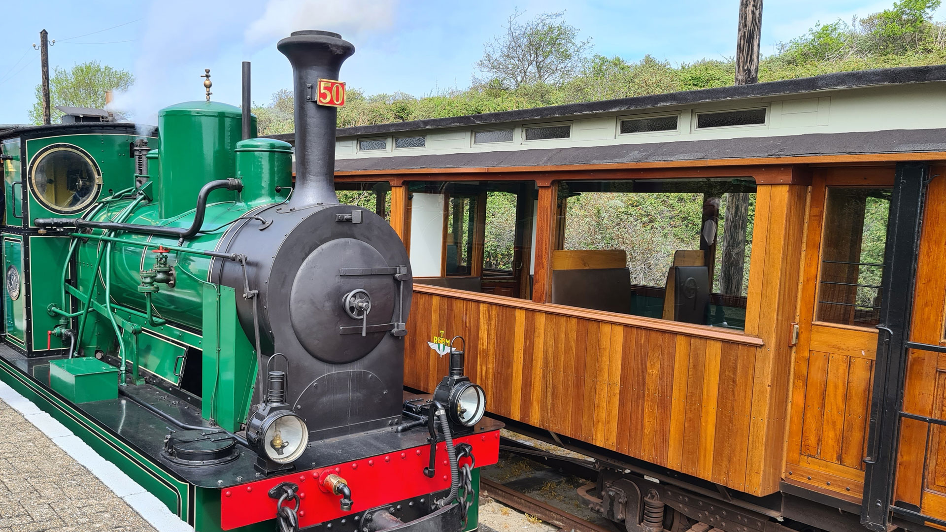 Stoomlocomotief bij het RTM Museum in Ouddorp