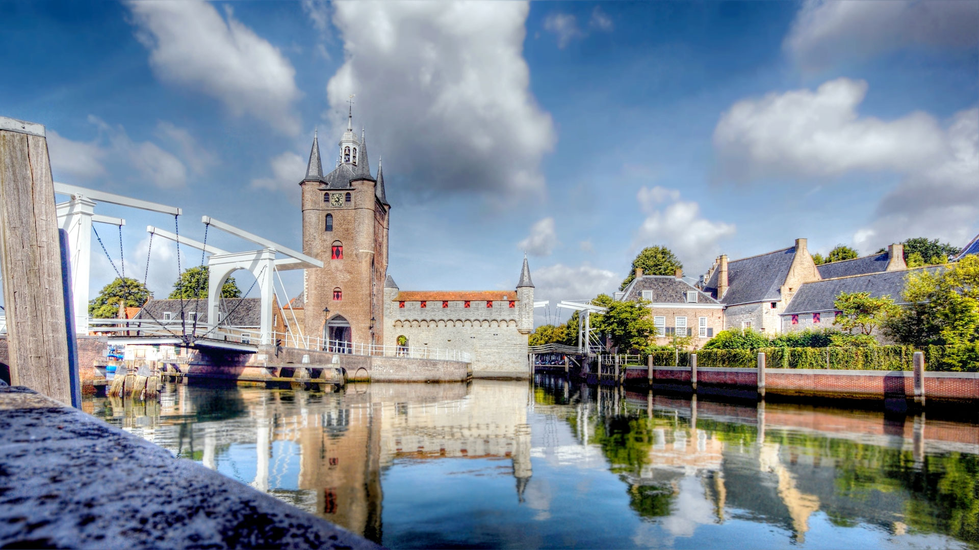 Poort met brug en haven in Zierikzee